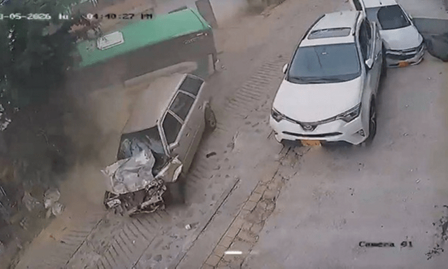 Camera giám sát ghi lại khoảnh khắc xe buýt đâm vào 4 ô tô khiến 17 người bị thương