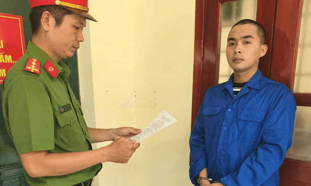 Vận chuyển 1kg vàng trái phép qua biên giới, nam thanh niên 22 tuổi bị bắt tạm giam
