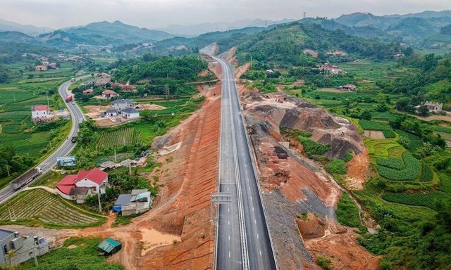 Những “đại công trường” không ngủ ở khu vực Đông Bắc