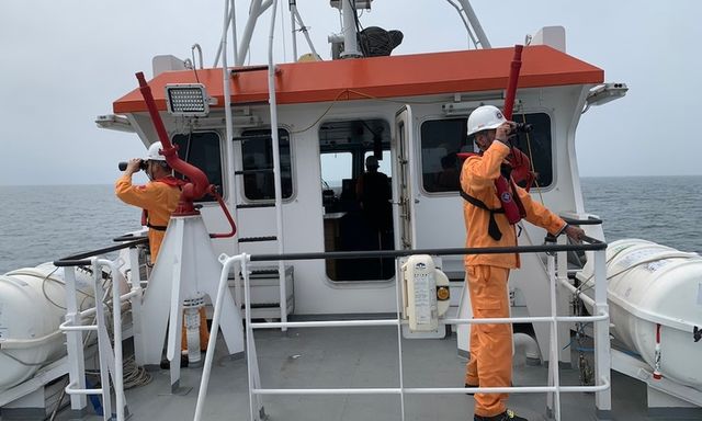 Cứu toàn bộ 11 ngư dân trong vụ chìm tàu trên vùng biển Vịnh Bắc Bộ