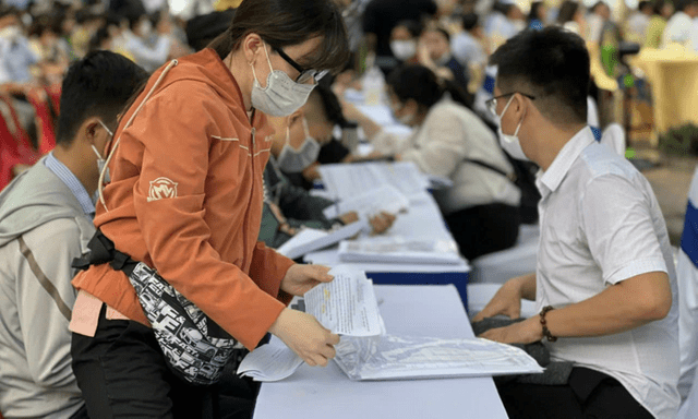 Bị tạm dừng trợ cấp thất nghiệp, khi nào người lao động được nhận lại?