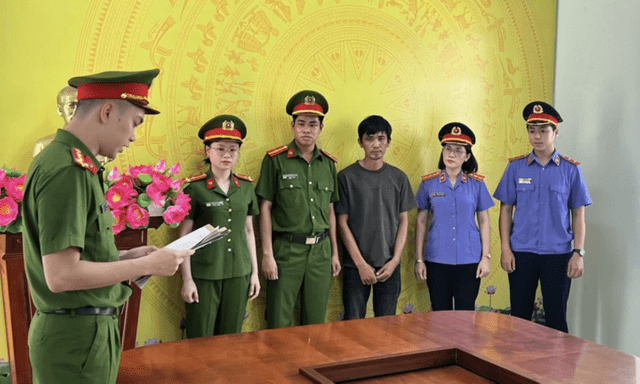 Bắt đối tượng làm giả sổ đỏ, chiếm đoạt trên 500 triệu đồng
