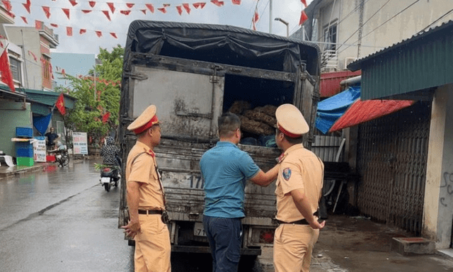 Hưng Yên: CSGT phát hiện bí mật 