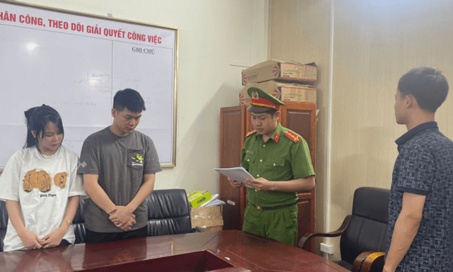 Đặt may theo mẫu hàng hiệu, bán trên TikTok, 2 chủ cửa hàng quần áo bị khởi tố