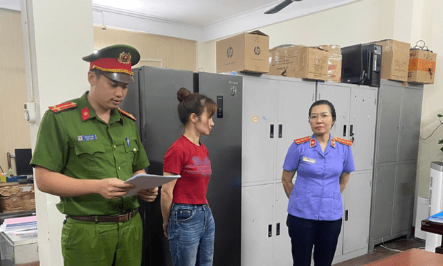 Khởi tố chủ xưởng sản xuất hàng trăm nghìn gói băng vệ sinh, bỉm trẻ em giả