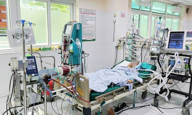 Cứu sống người đàn ông ngừng tim trên đường đến bệnh viện