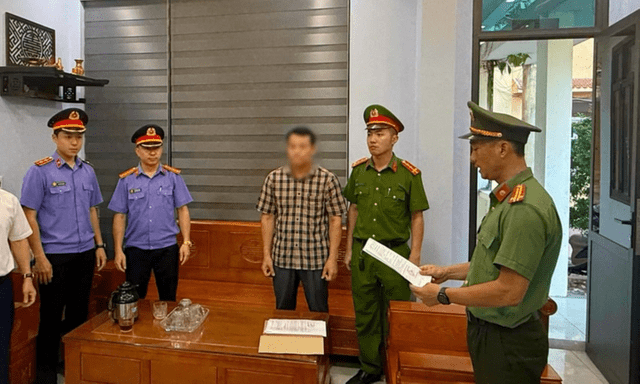 Một hiệu trưởng trường tiểu học ở Quảng Trị bị bắt tạm giam