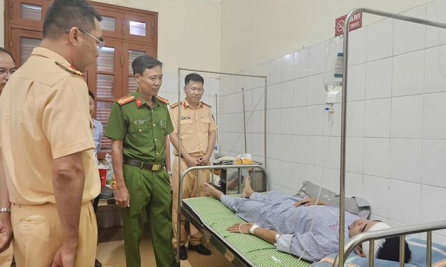 Thông tin mới nhất vụ Trung tá CSGT bị xe máy lao vào người khi đang làm nhiệm vụ