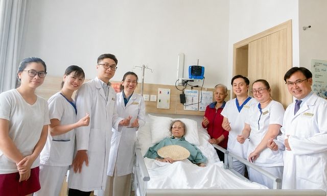Vinmec Central Park cứu sống hai cụ bà U90 và U100 tuổi bị đột quỵ nhồi máu não nghiêm trọng