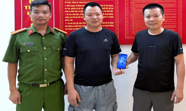 Tin tức thời sự 24h: Công an hỗ trợ người dân nhận lại 300 triệu chuyển nhầm