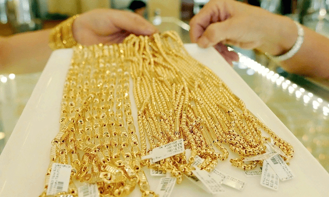 Giá vàng hôm nay (10/6): Vàng đồng loạt bất động sau một ngày lao dốc