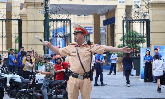 Hà Nội: Bảo đảm giao thông thông suốt trong ngày đầu Kỳ thi tốt nghiệp THPT năm 2026