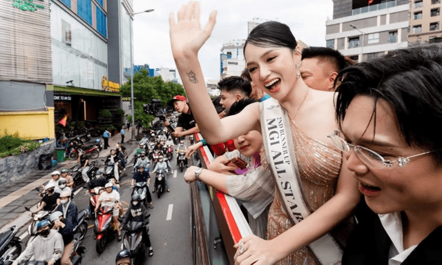 Vụ Hương Giang diễu hành trên xe buýt hai tầng: Sở Văn hóa và Thể thao TP.HCM nói gì?