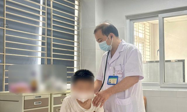 Ho đêm, khò khè suốt nhiều năm, bé trai 10 tuổi bất ngờ phát hiện mắc hen phế quản nặng