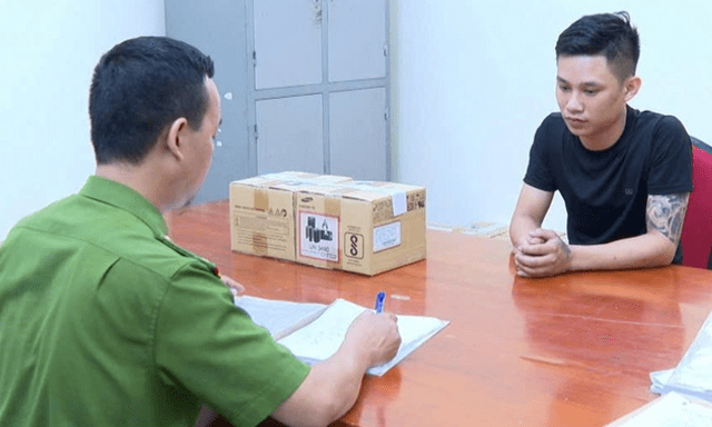  Bóc gỡ đường dây trộm pin sạc trong khu công nghiệp, thu giữ hàng chục nghìn sản phẩm