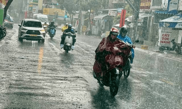 Cảnh báo mưa lớn diện rộng tại nhiều khu vực trong tối nay (16/6)
