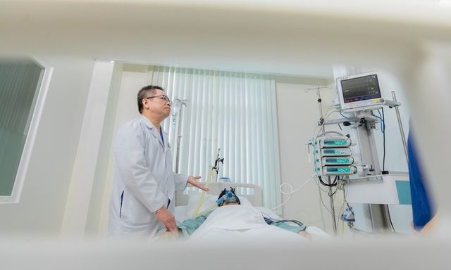 Cuộc chiến sinh tử 2 lần cứu sống nữ bệnh nhân nước ngoài ngay trên bàn can thiệp tại Vinmec Đà Nẵng