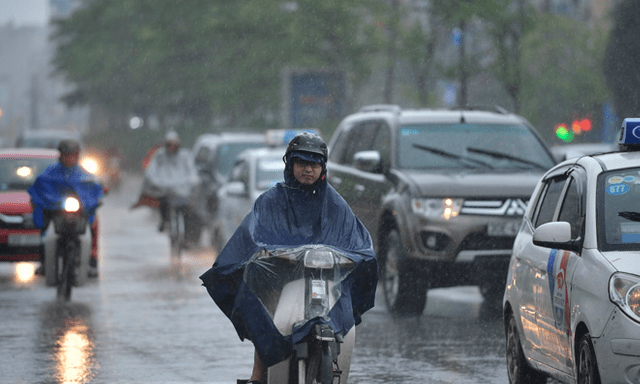 Cảnh báo mưa dông cục bộ ở Bắc Bộ, Trung Bộ và Nam Bộ