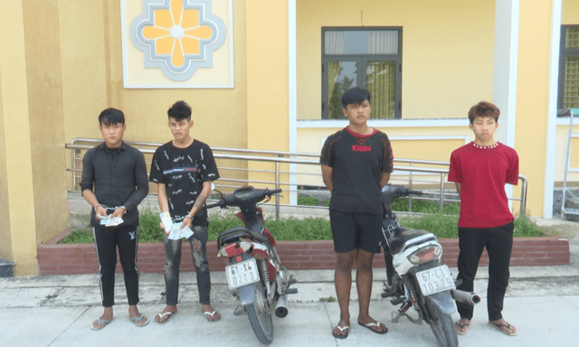 Bắt khẩn cấp 4 nam thanh niên táo tợn chặn đường cướp tài sản trong đêm