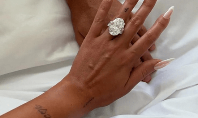 Cận cảnh chiếc nhẫn đính hôn hiếm có của vị hôn thê Ronaldo: Đắt đỏ bậc nhất thế giới, nhìn số carat mà 