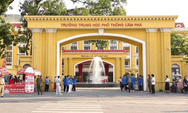 Tình tiết mới nhất vụ giám thị gợi ý thí sinh cho bạn “xem bài” ở Quảng Ninh
