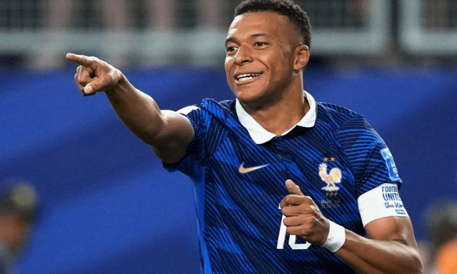Bị ép đặt lên bàn cân với Messi - Ronaldo, Mbappé đáp trả một câu khiến truyền thông thế giới đầy phấn khích