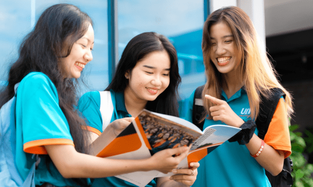 Tin tức giáo dục 24h: Đại học Kinh tế TP.HCM tăng 200 bậc trên bảng xếp hạng quốc tế