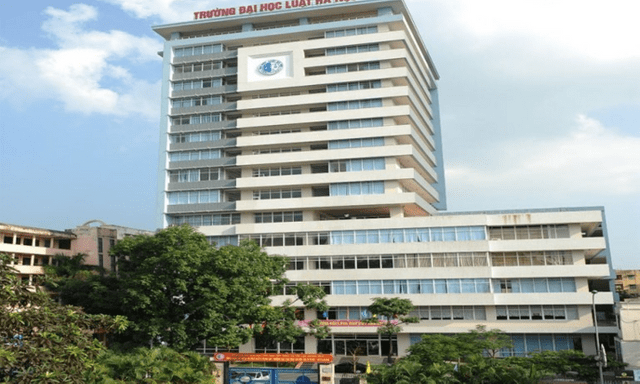 Biến động điểm chuẩn Trường Đại học Luật Hà Nội 3 năm qua