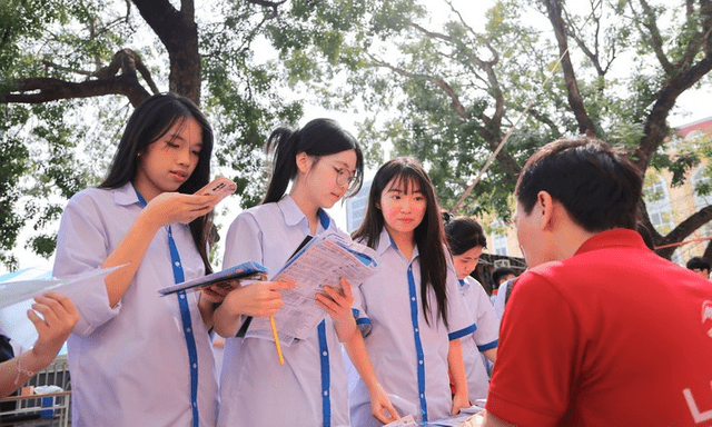 Biến động điểm chuẩn Đại học Hà Nội ba năm qua