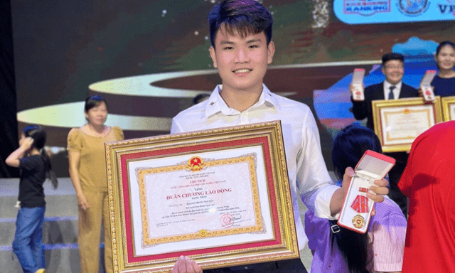 Nam sinh được trao tặng Huân chương Lao động hạng Nhất ngay sau kỳ thi tốt nghiệp là ai?