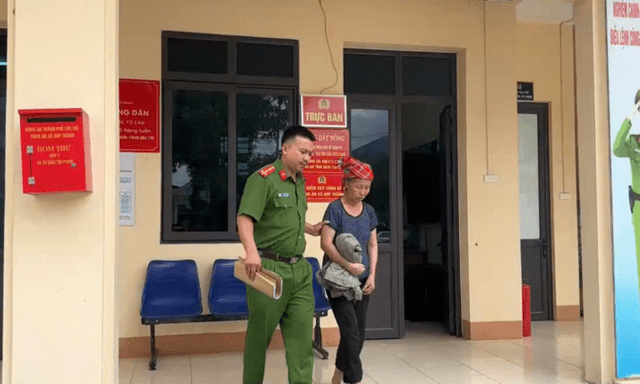 Công an thu mẫu nang tóc của con gái, khởi tố cả hai mẹ con về cùng một hành vi