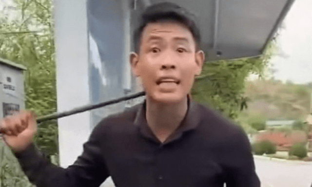 Công an xác minh gã đàn ông xăm trổ dùng tuýp sắt đánh người tại Quảng Ninh