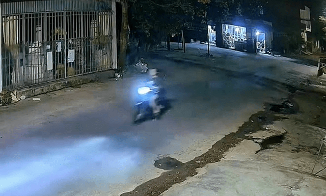 Tin tức tai nạn giao thông 24h: Công an tìm người phụ nữ đi xe máy tông bé gái 4 tuổi gãy chân rồi bỏ đi