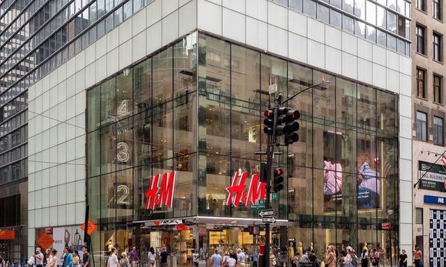 Vì sao hãng thời trang H&M đóng cả trăm cửa hàng trên toàn thế giới?