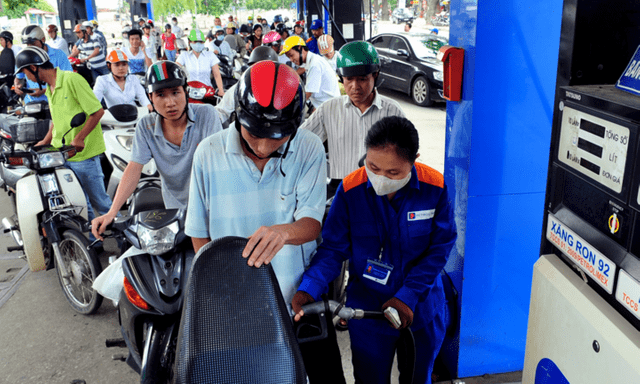 Giá xăng dầu hôm nay 2/7: Đồng loạt giảm sâu, xuống mức thấp 