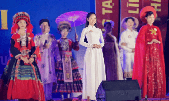 Nữ sinh Đà Nẵng lập cú đúp thủ khoa tốt nghiệp THPT: Là hoa khôi trường làng, ước mơ làm công an