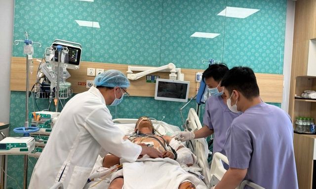 Cứu sống nam thanh niên 29 tuổi bị bó sắt văng vào người, chỉ 1% hi vọng sống
