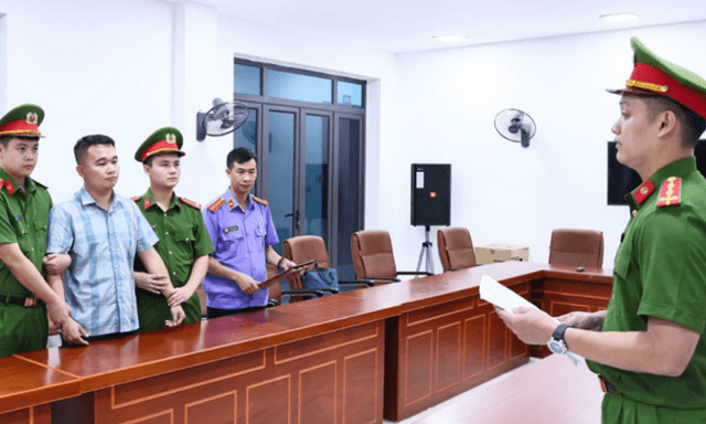 Khởi tố Phó hiệu trưởng Trường THPT Nguyễn Văn Huyên liên quan đến bất thường điểm 10 ở Tuyên Quang