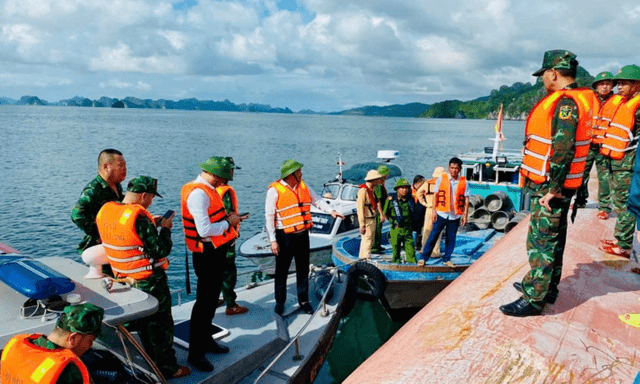 Tin tức giao thông 24h: Tin mới nhất về vụ lật tàu tại Vân Đồn, Quảng Ninh, danh tính những người bị nạn