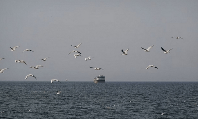 Iran tuyên bố đóng cửa eo biển Hormuz, Mỹ phát động cuộc tấn công mới