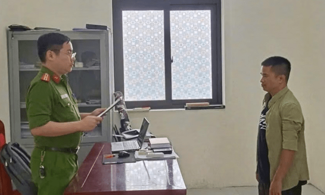 Khởi tố người đàn ông dùng hung khí tấn công hàng xóm sau mâu thuẫn trong sinh hoạt