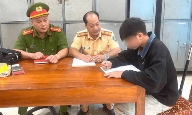 Tin pháp luật nổi bật 24h qua: Con đi xe máy 