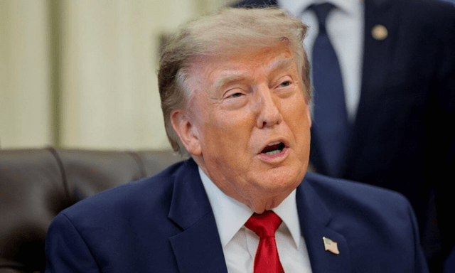 Tổng thống Trump bất ngờ tuyên bố không thu phí 20% ở Hormuz
