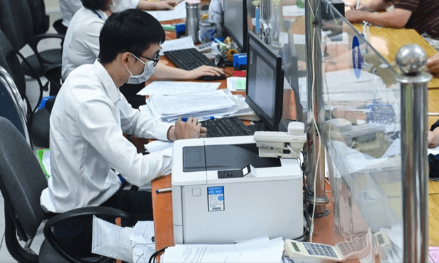 Từ 1/7/2026, viên chức thuộc 4 trường hợp này chưa được thôi việc