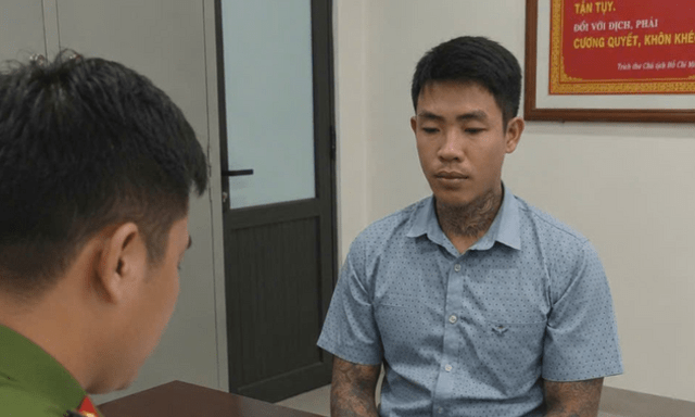 Mâu thuẫn thu mua phế liệu, người đàn ông cầm thanh sắt truy đuổi đối thủ giữa phố