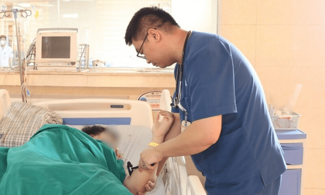 Từ vụ thiếu niên 15 tuổi bị đột quỵ, bác sĩ cảnh báo dấu hiệu không nên bỏ qua