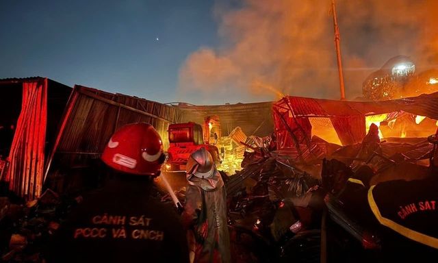 Vụ cháy tại phường Thanh Liệt: Công an Hà Nội kịp thời khống chế, ngăn lửa cháy lan