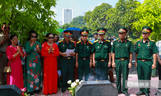Hà Nội: Người dân dâng hương, tưởng nhớ các Anh hùng liệt sĩ