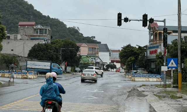 Tin tức thời sự 24h: Sét đánh gây ra cảnh hi hữu, CSGT phát cảnh báo khẩn