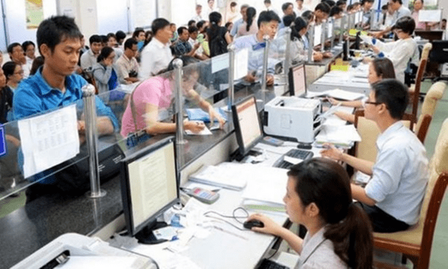 Khi nào viên chức chuyển sang công chức không phải qua sát hạch?